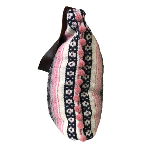 Oversized, large 'carpet' or tapestry style bag with pompoms - Picture 3 of 13